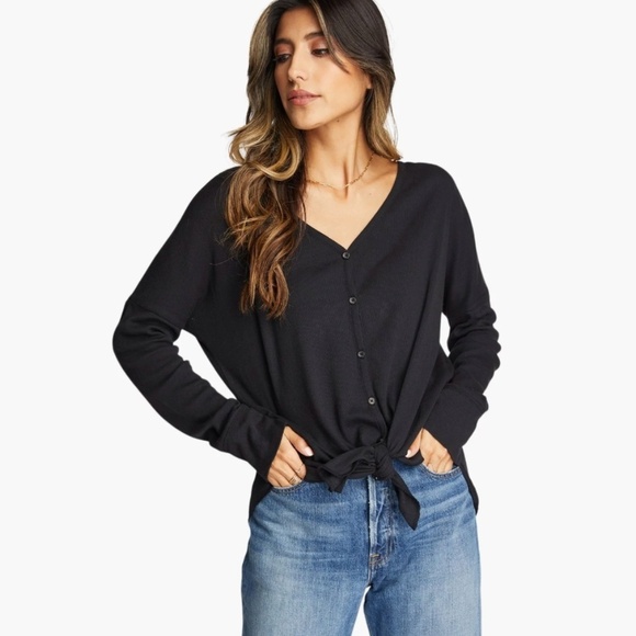 Able Clothing FashionABLE Julia Anywhere Button Up Top, Small - Picture 2 of 13